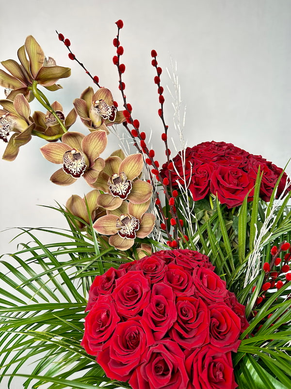 Red Roe Kırmızı Güller ve Cymbidium