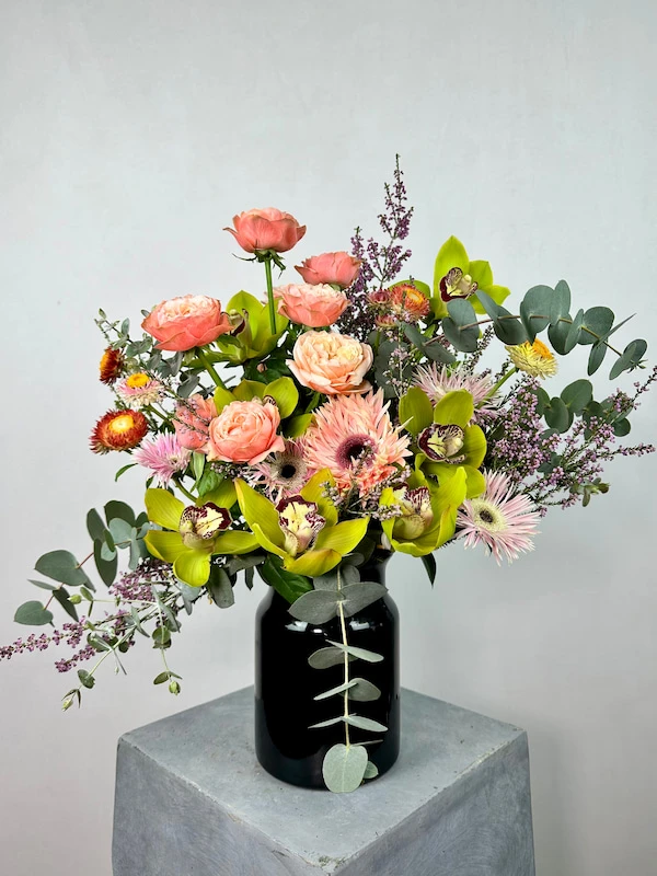 Siyah Vazoda Kahala Gül Orkide Aranjman