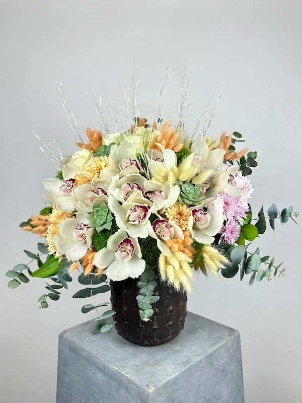 Koyu Taş Vazoda Soft Simbidyum Aranjman