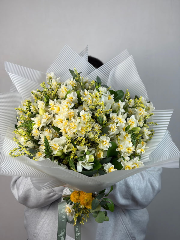 Claire Nergis Buketi